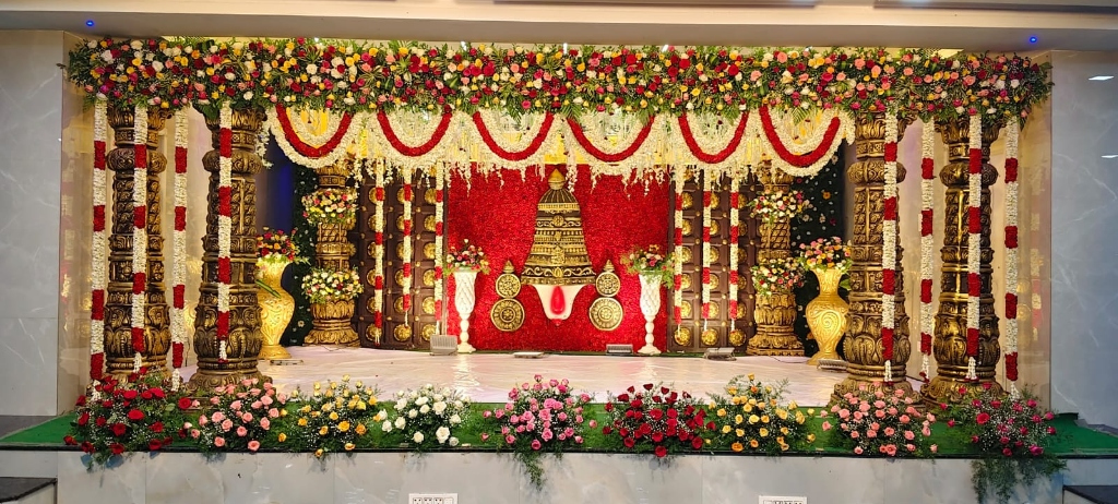 Royal Palace Dwaram Red Rose Bell Mandapam with Antique Temple Pillars